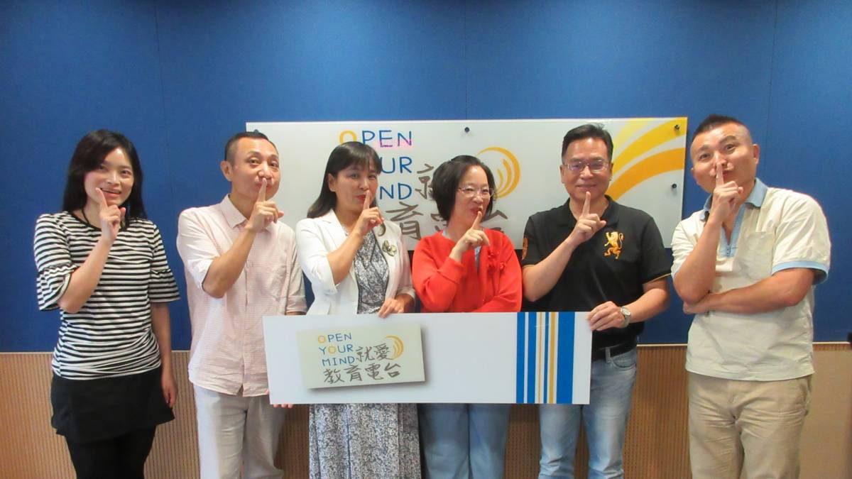 左起 台中市北區太平國小陳奕蓁主任、台中市烏日區九德國小退休教師 馮寬德（趙翔）、臺中市立石岡國民中學廖玉枝校長、臺中市立光明國民中學林翠茹校長、臺中市清水區大楊國民小學陳盈達校長及教育電台常罡。