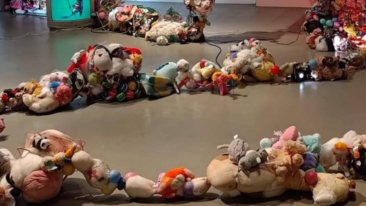 「穿越交會區—萬縷千絲」特展，參展藝術家黃彥超作品   Occupy阿Q派  量身訂做（串燒）