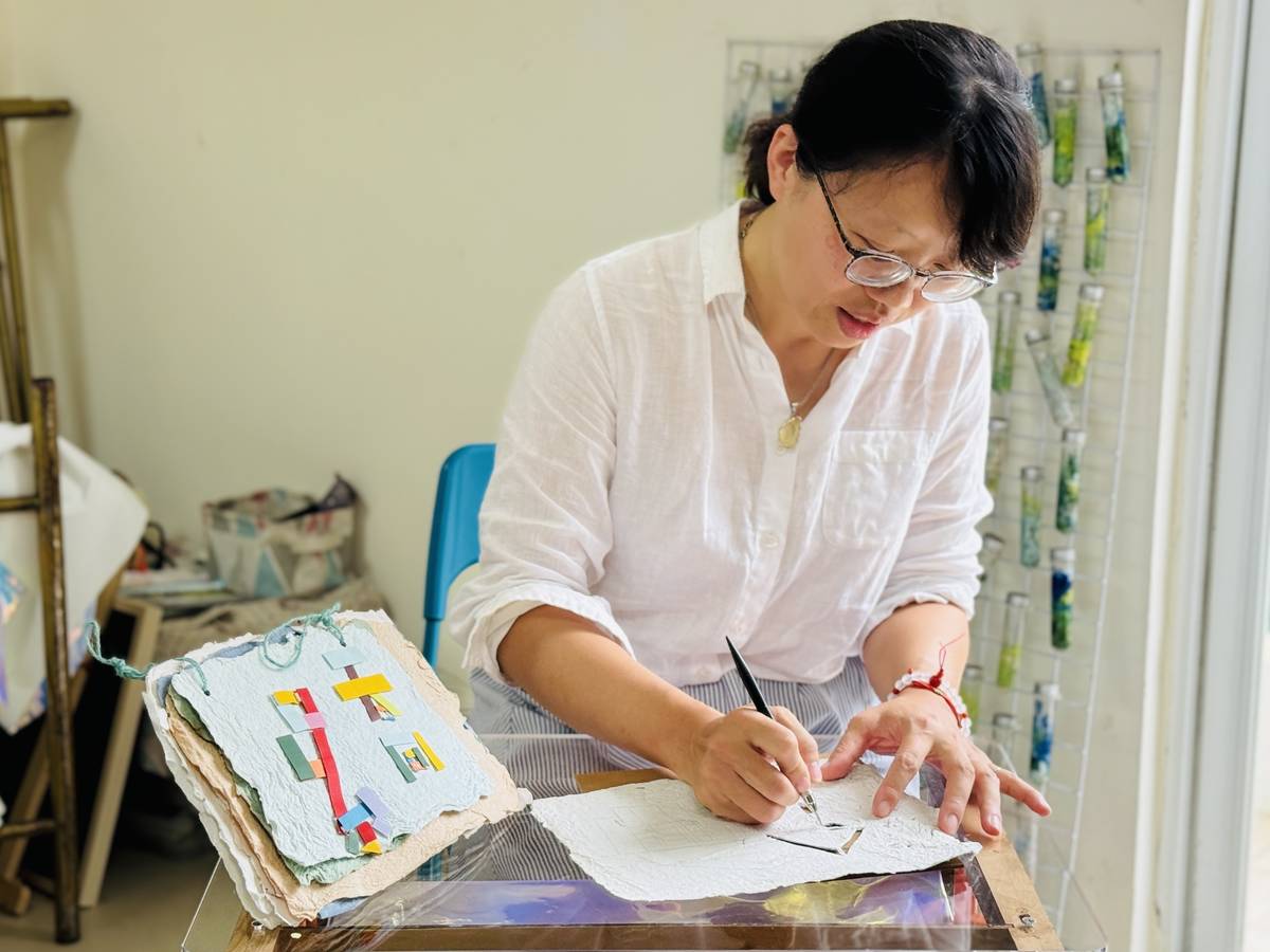 張雅萍「立體紙雕操作」