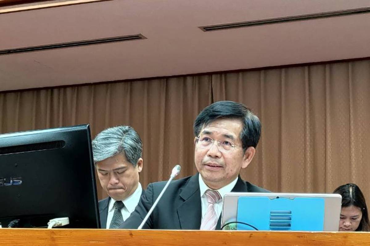 教育部部長潘文忠立院備詢