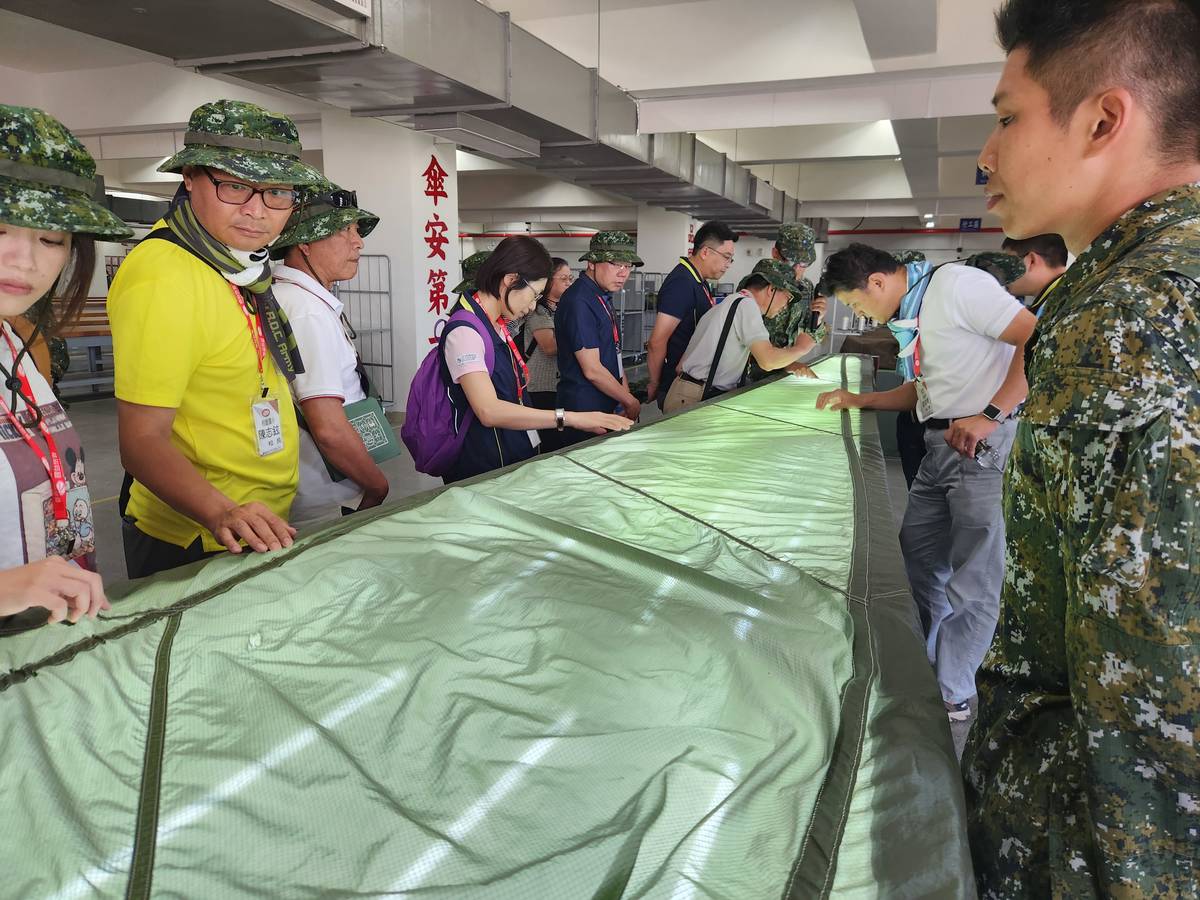 陸軍空降訓練中心傘具保養流程介紹說明