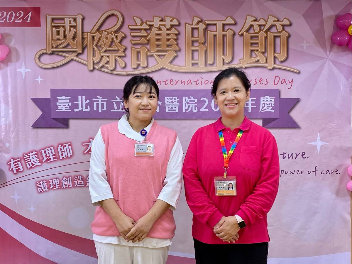 今年共有129位護理師獲獎，獲獎代表(左起)簡郁珊護理師及袁美珍護理師