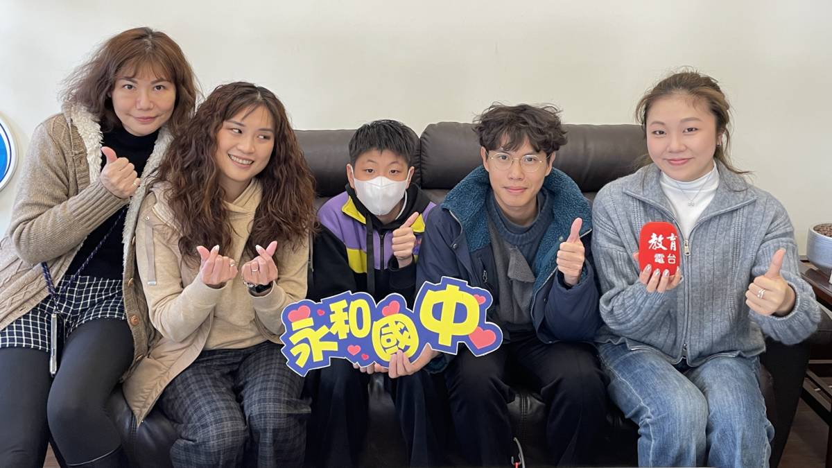 111學年度校園健康菸檳危害防制教育介入輔導計畫「網紅就是你」短片競賽-佳作-新北市永和區永和國中-採訪合照