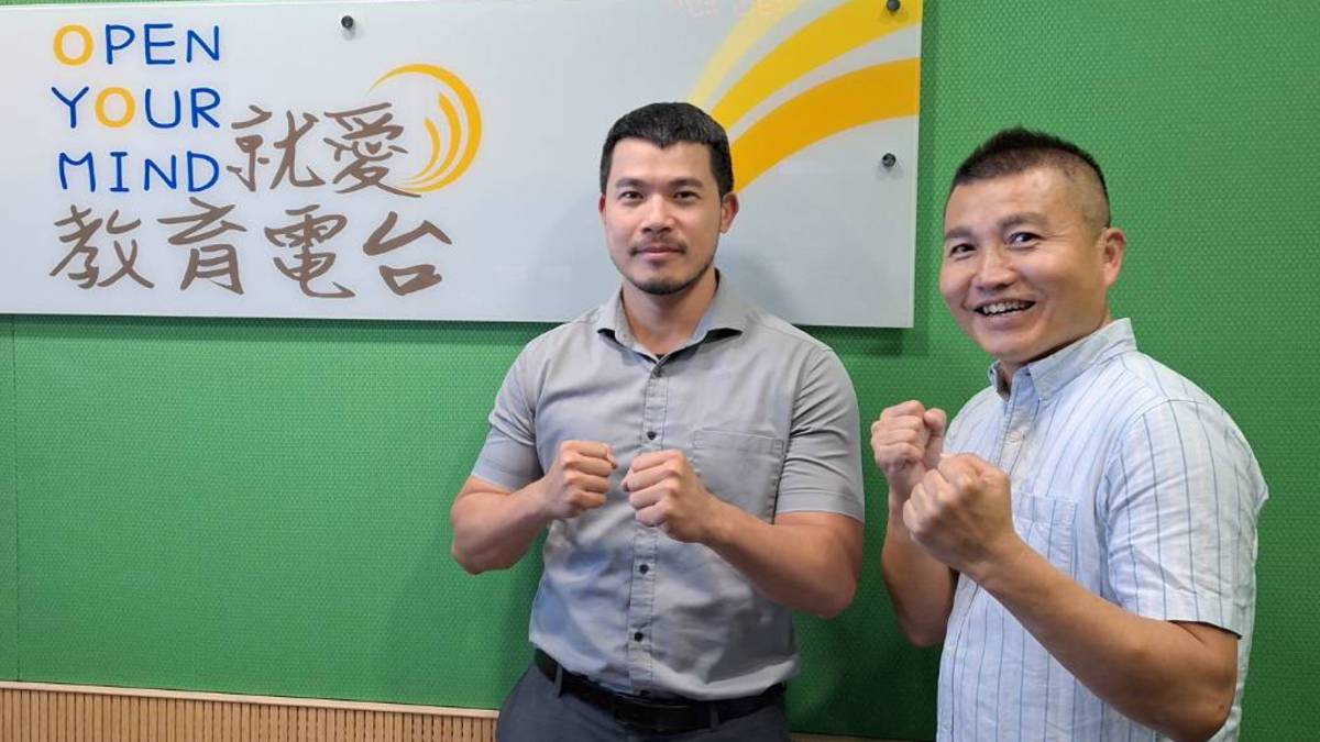 仁愛長庚合作聯盟醫院神經內科陳培愷醫師與常罡合影 