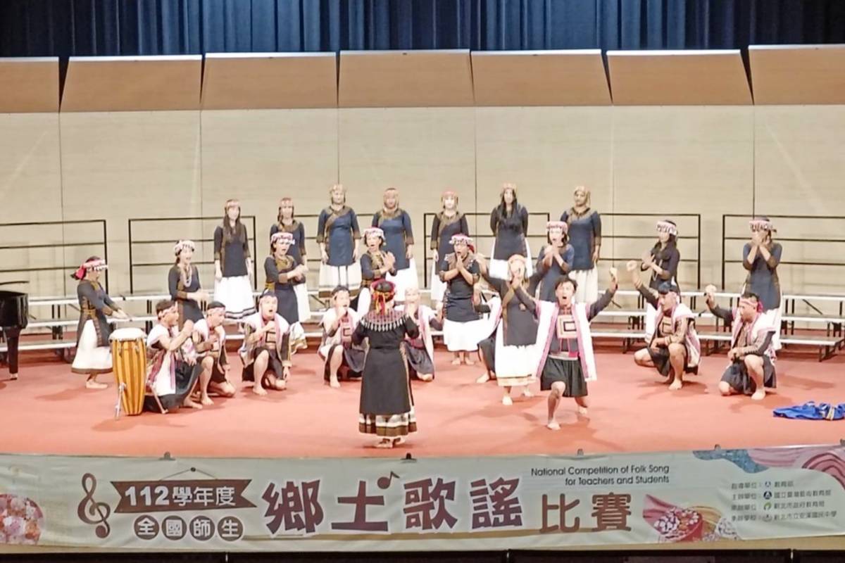 112學年全國鄉土歌謠比賽，加拿國小獲原住民語系教師團體組特優。
