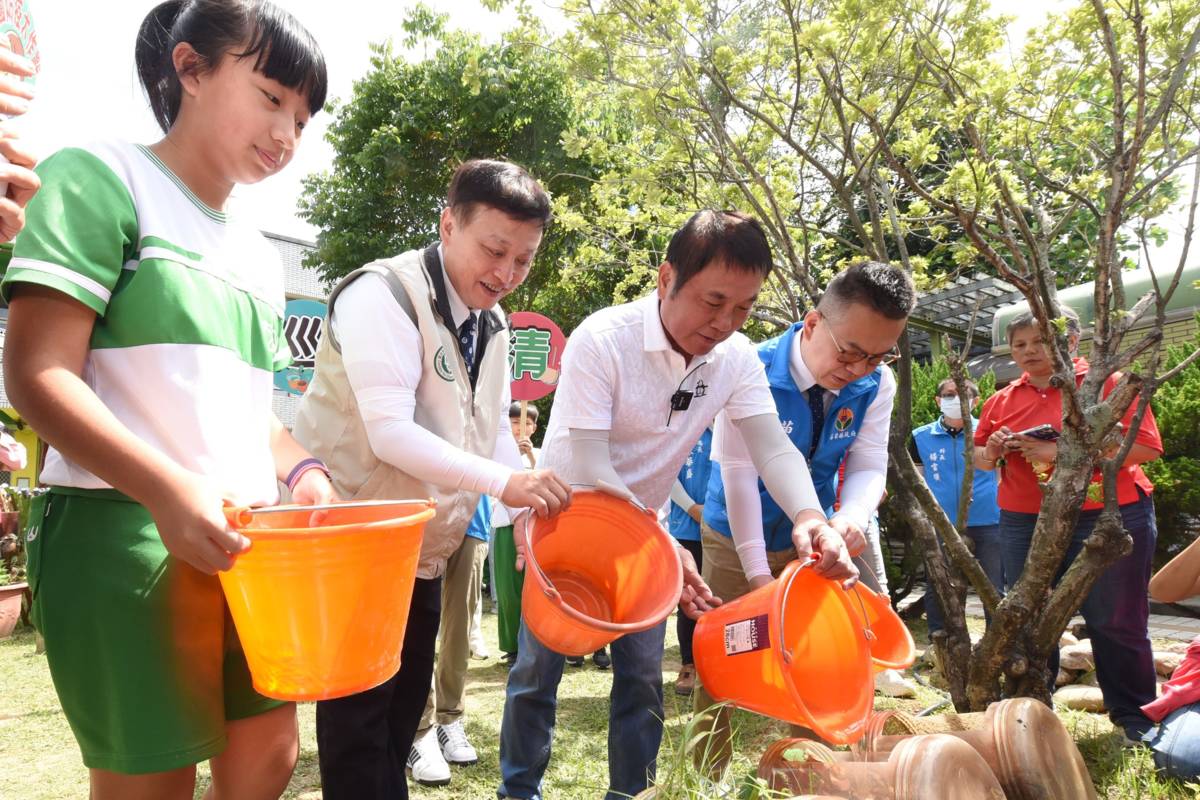 示範倒清積水