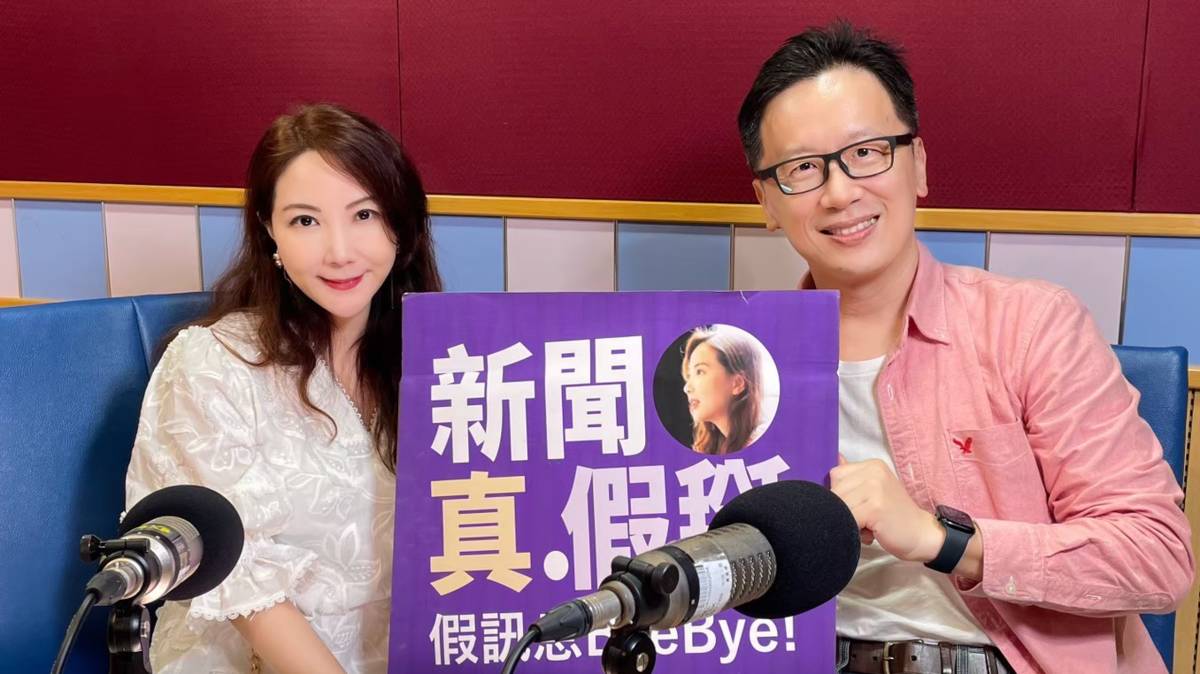 圖說：Podcast《哇賽心理學》創辦人蔡宇哲（右）接受國立教育廣播電台節目及Podcast節目《新聞真假掰》主持人黃兆徽專訪。