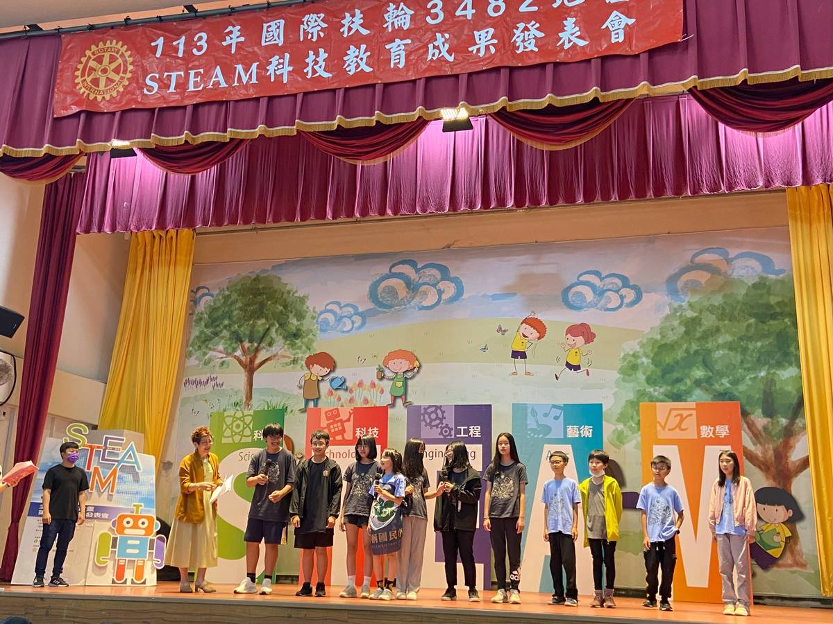 菁桐國小學生進場