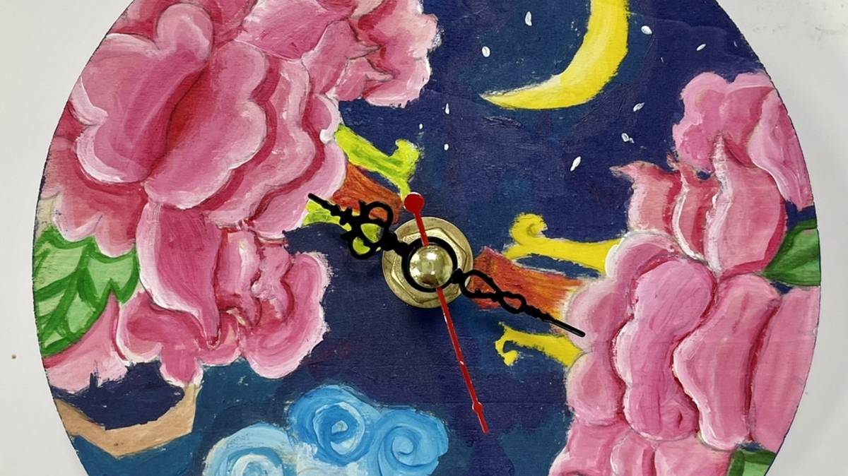 牡丹創意時鐘(照片由學校提供)