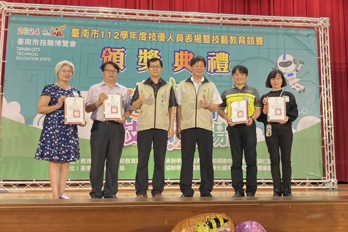 臺南市112學年度技藝教育績優人員校長.jpg