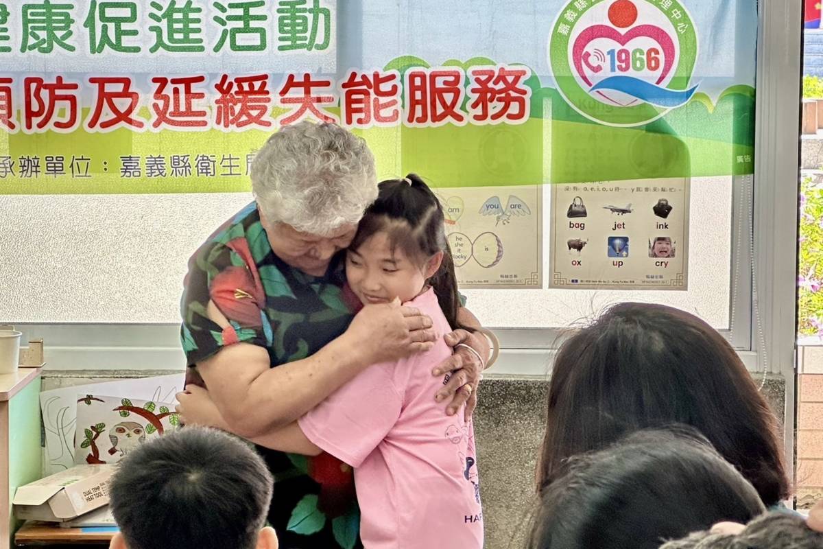 老幼共融 嘉縣學童進入長照據點共學