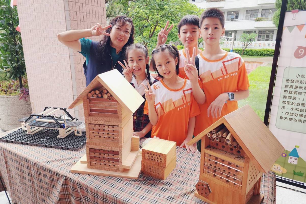 巧妙設計了十三個創意成果展示站
