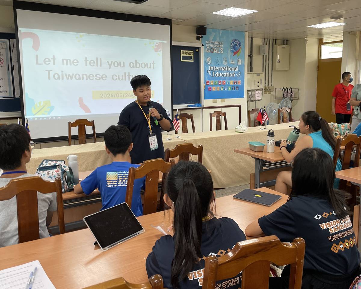 馬來西亞學生分享參訪三民國中的心得