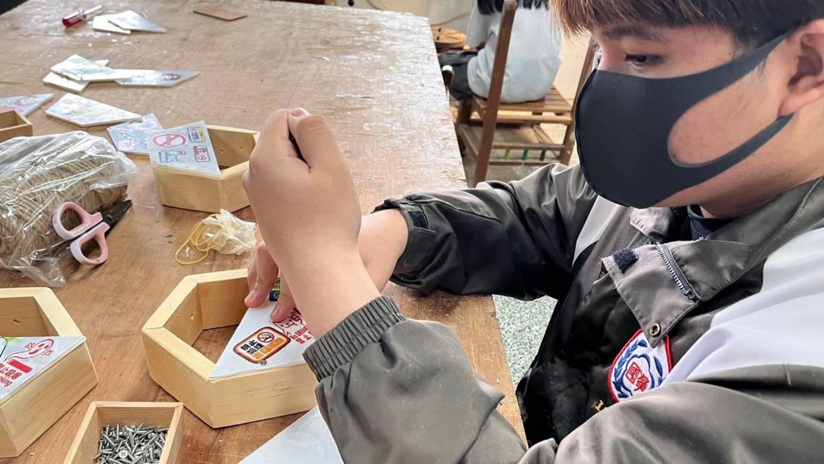 111學年度校園菸檳危害防制教育推廣-優等-宜蘭縣羅東鎮國華國中-112學年度戒菸教育-幸福植栽手作課程結合生命教育創生