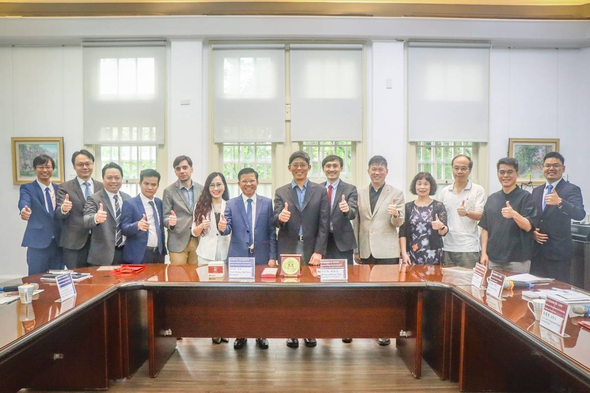 越南河內國家大學來臺參訪臺師大眾人合影 (臺師大提供)