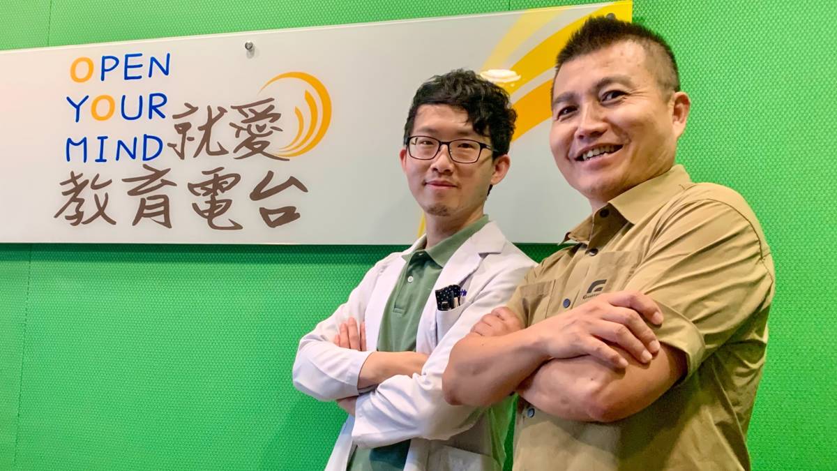 臺中醫院中醫科鄭惟仁醫師與常罡合影