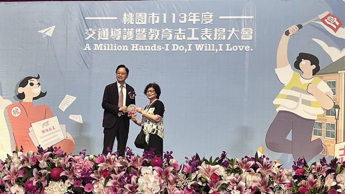 成功國小志工李碧琴站崗在重要的通學路口近30年，獲終身楷模獎肯定

