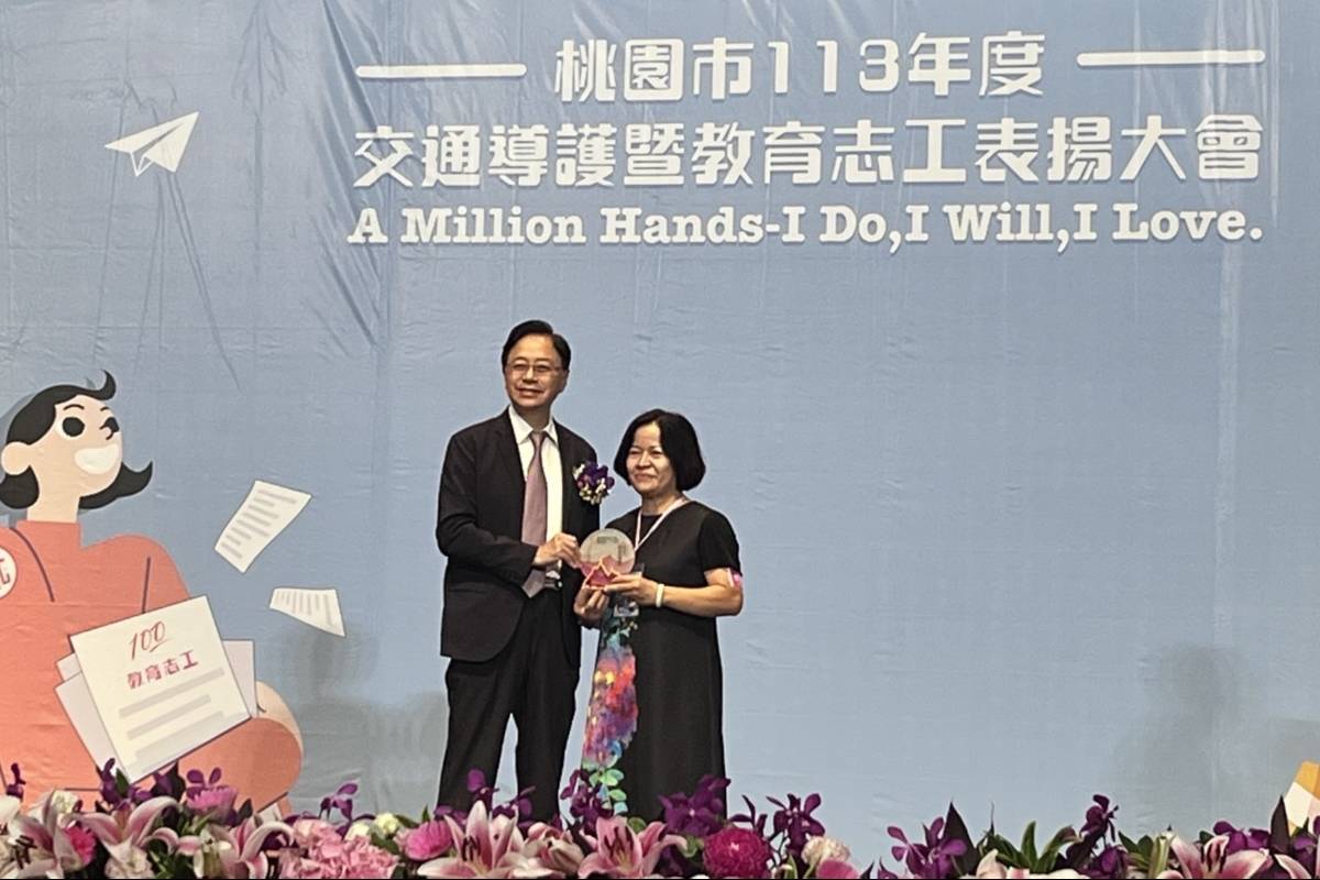 桃國國小交通導護志工蔡素靜獲獲終身楷模獎肯定