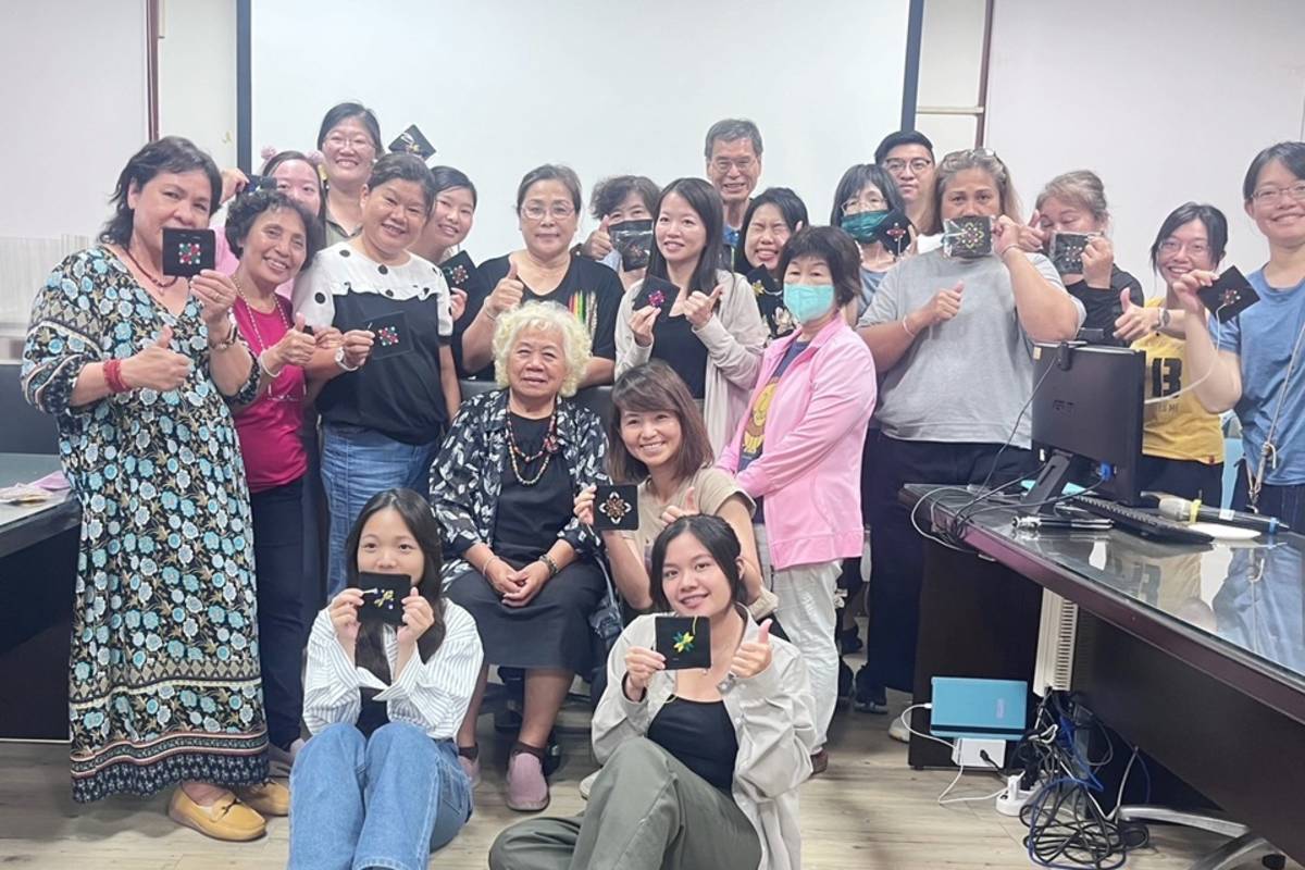 臺東生活美學館辦理排灣族刺繡推廣工作坊，邀請排灣族傳統刺繡保存者陳利友妹擔任講師，讓學員更親近傳統工藝，體會排灣族文化魅力。