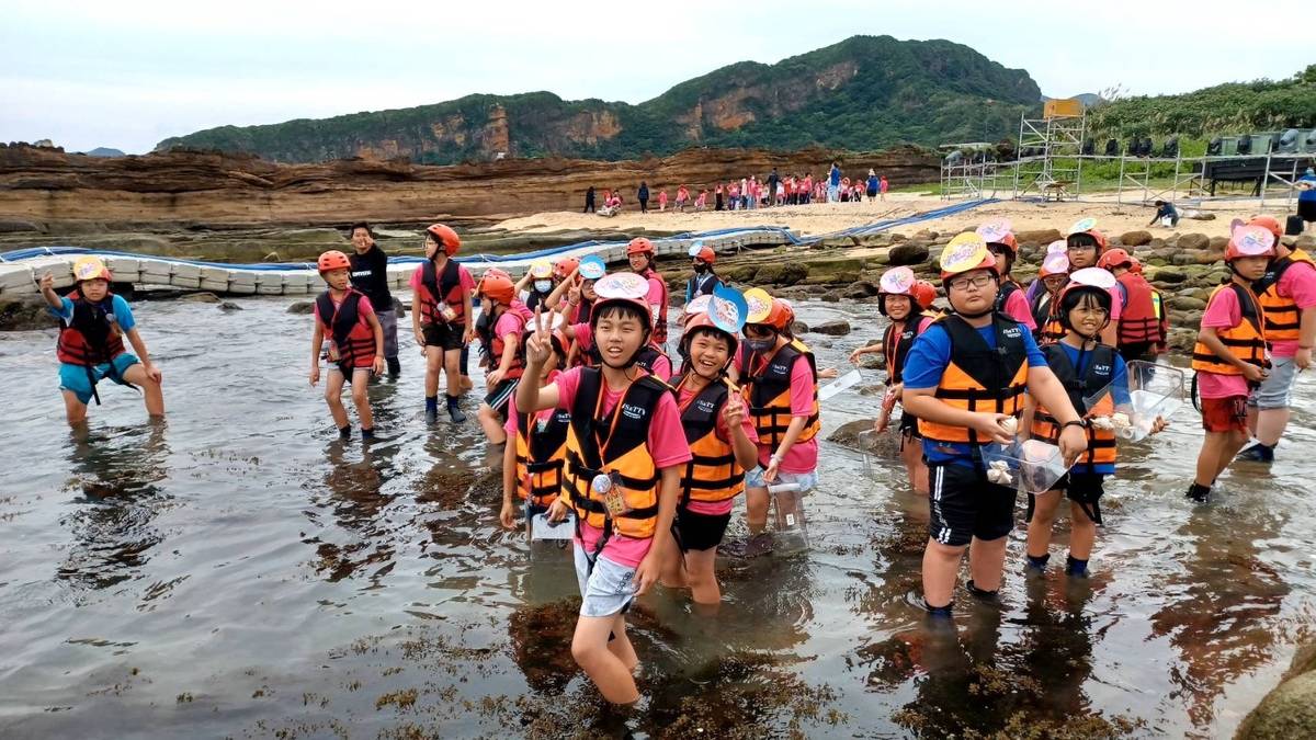 野柳國小尚青綠色海鮮感恩宴 攜手萬里區學校還寄居蟹一個家