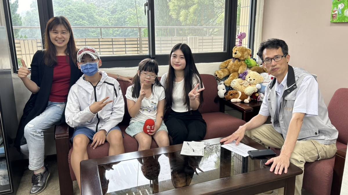 111學年度口腔保健-特優-新北市石碇區雲海國小-採訪合照