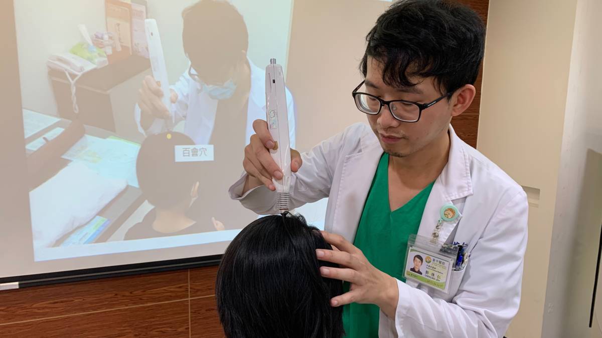 衛生福利部臺中醫院中醫師鄭惟仁中醫雷射針灸治療