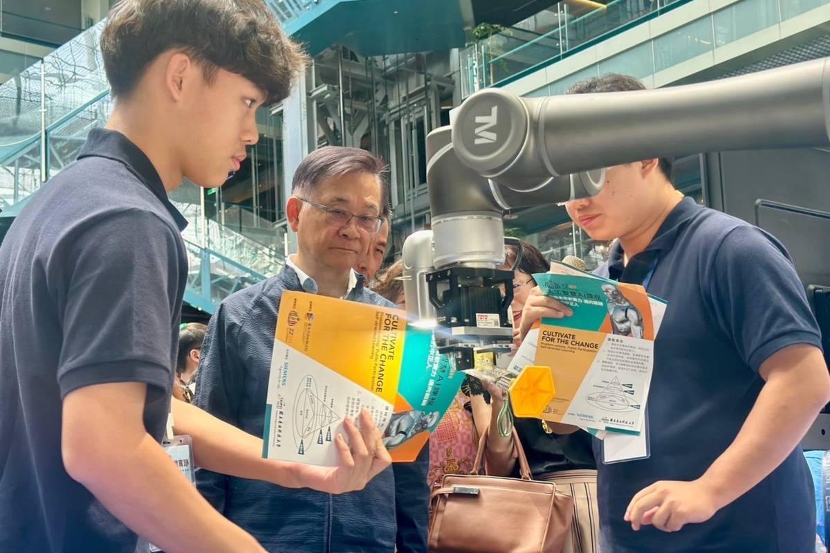機器手臂進行AI視覺辨識學習成果