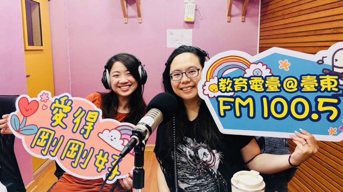 映慈(右)與微珊分享美國VS華人情感觀念