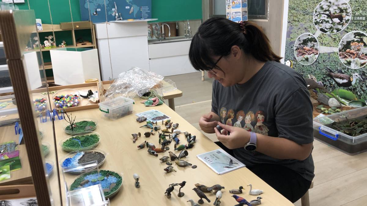 動手玩移動學習館-鳥類調查員特展布置中
