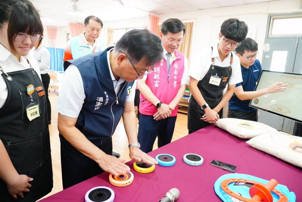 開南高中107年設立照顧服務科，110年成立全臺高中職第一家日間照顧中心