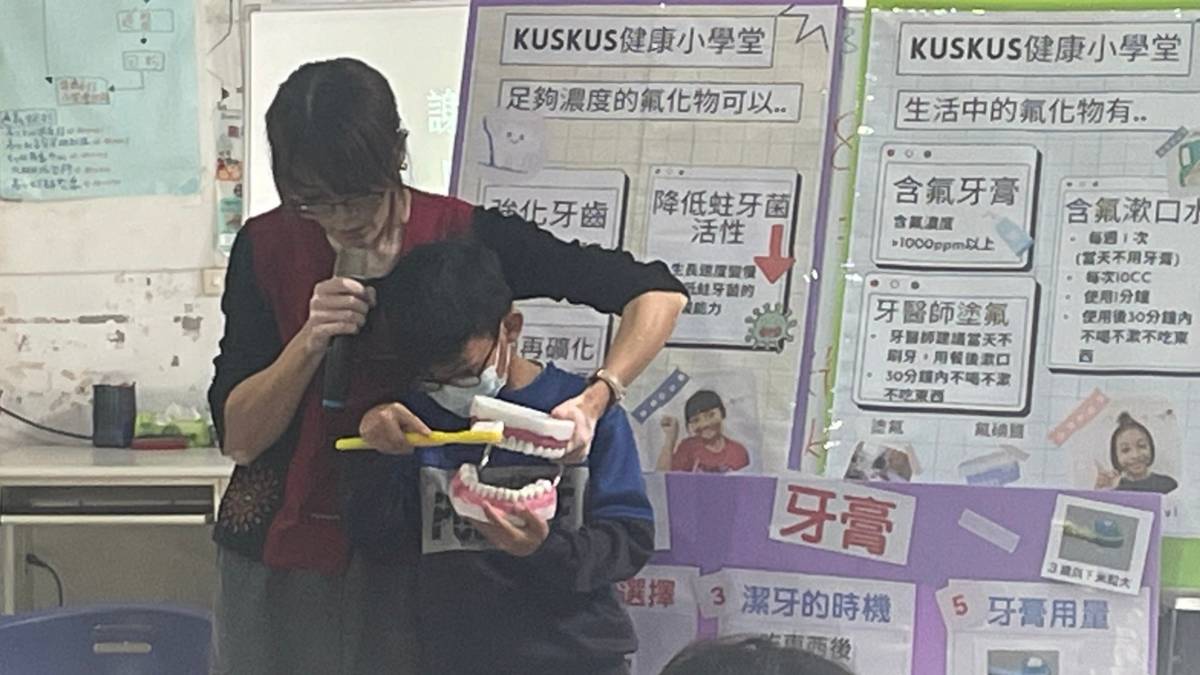 111學年度口腔保健特優學校-屏東縣牡丹鄉高士國小-和VUVU(意指部落中的老人家)一起學潔牙