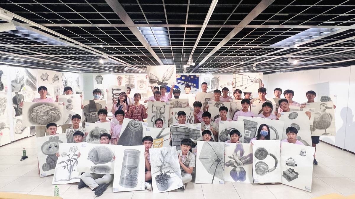 近300位學生以作品進行對話