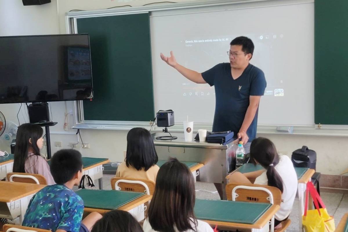 創會理事長陳亮洲表示，希望透過科學活動，帶給偏鄉孩童不一樣的學習體驗，並能將所學知識實際運用於生活，提升學習動力。