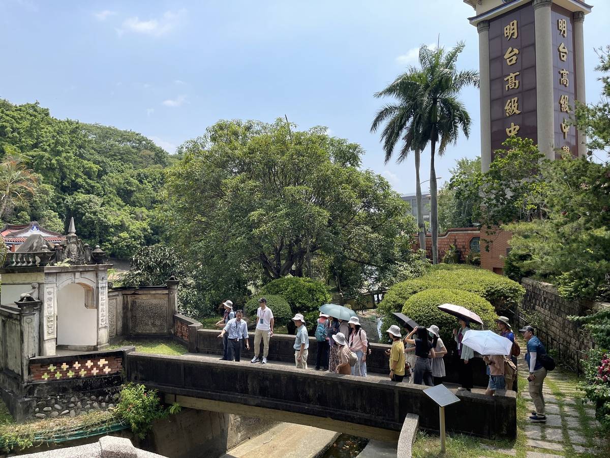 明台高中林西銘組長帶領走讀導覽 (國館提供)
