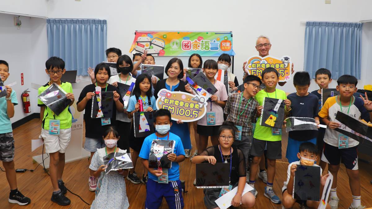 黃莉娟老師帶來福爾摩沙動物台語有聲繪本系列《海底的動物園》