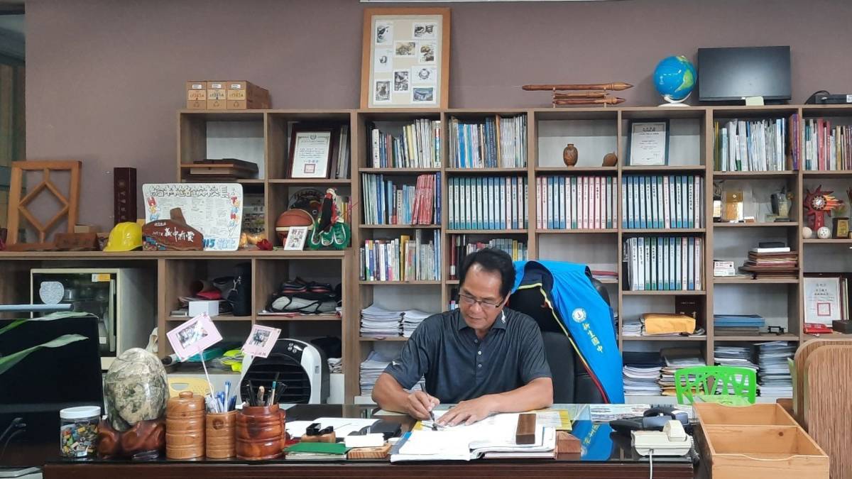 新生國中校長林銘欽於113年8月退休