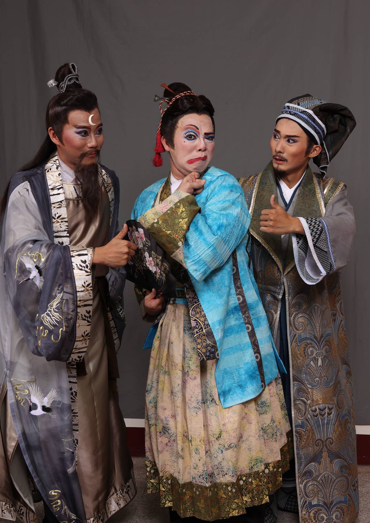 明華園黃字團看家戲《真假皇后》由藝華園陳子豪、明華園第二代丑角陳靖瑋、玄字團陳子謙(由左到右)主演
