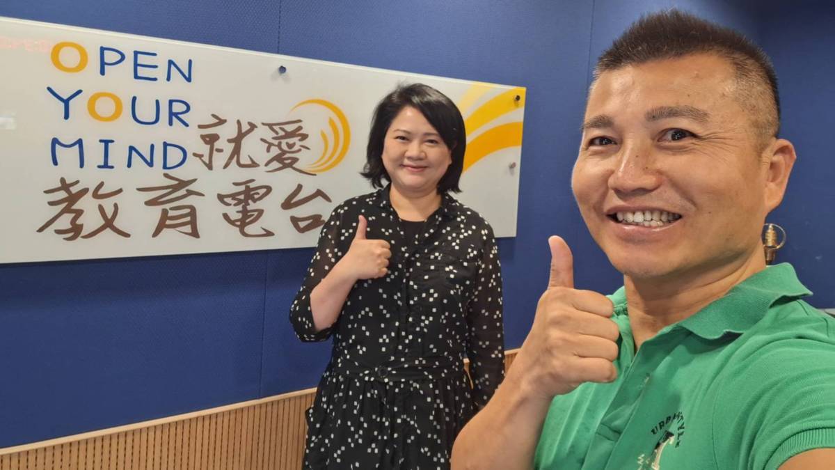 社團法人中華民國畫廊協會陳菁螢理事長與常罡合影