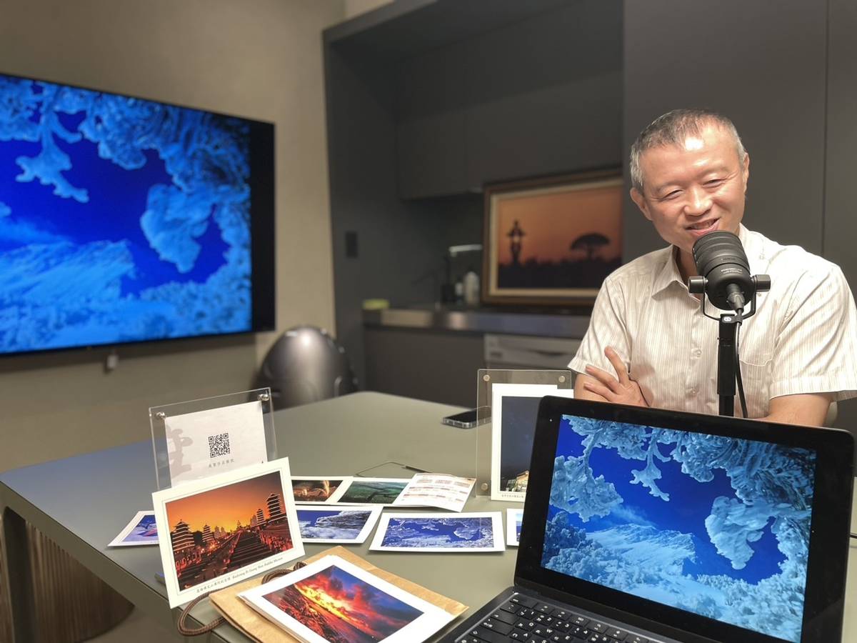 Jason的攝影作品遍及全台，紀錄各地晨昏的光影變化。而後也在因緣際會下開始爬大山，拍下一張張臺灣之美。但Jason謙虛的說：「照片中的美景都是上帝的作品，我只是記錄下來而已。」