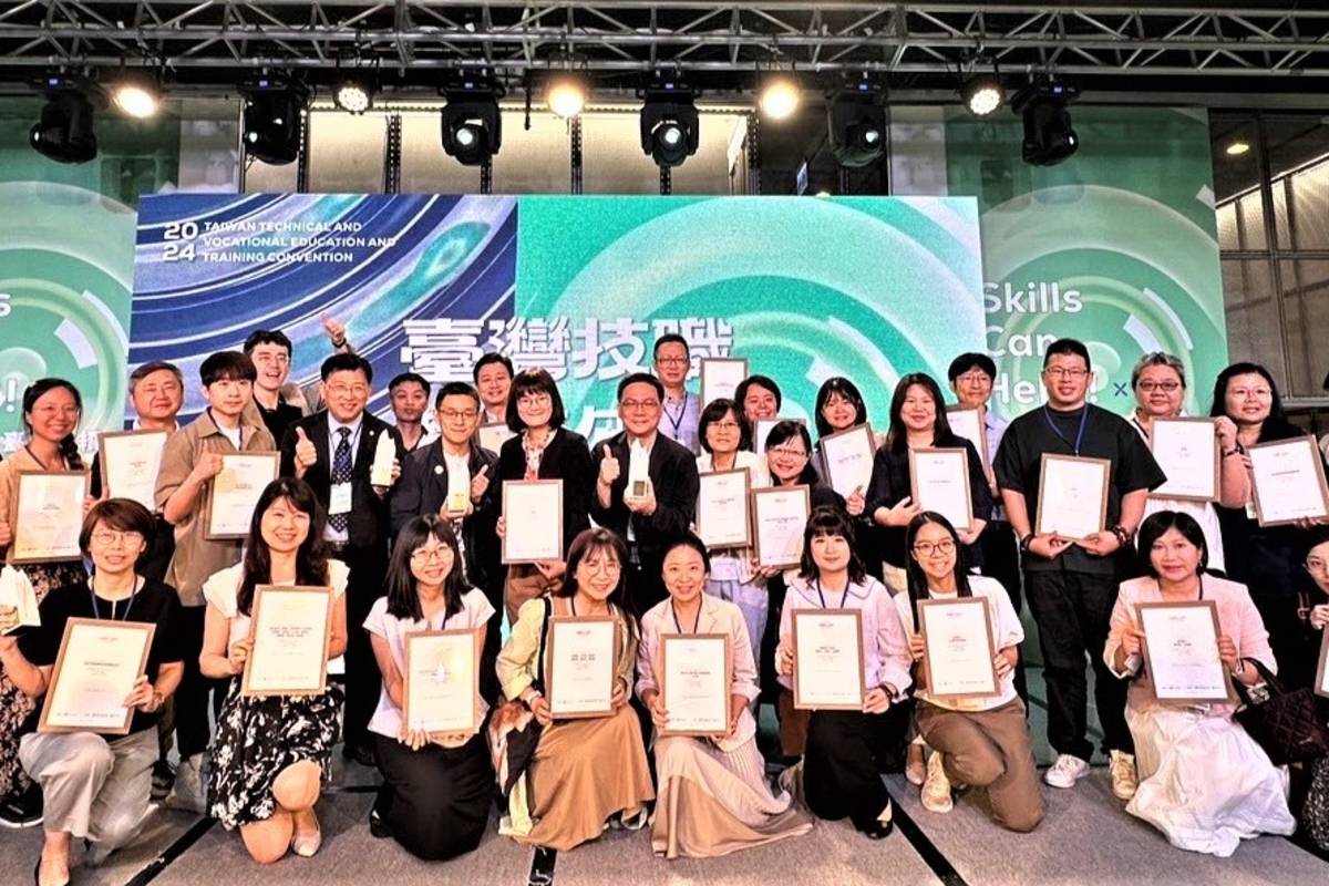 新北市獲選技職100的所有教師合影
