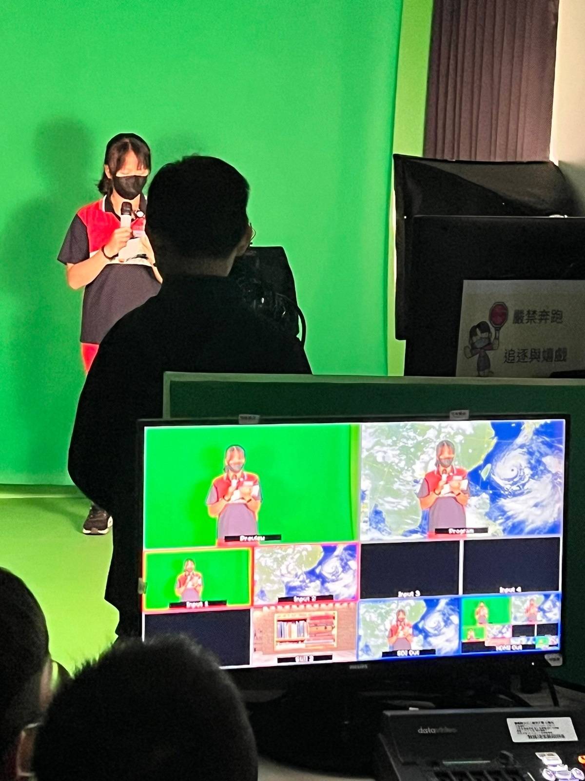嘉義縣水上國中我是小主播體驗課程，讓學生實際體驗主播、導播、燈光師等職業