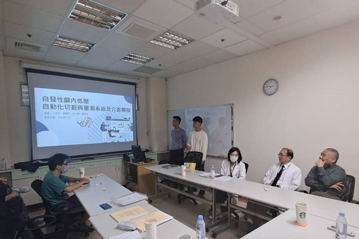 獲補助學生向指導教師報告計畫進度（圖源：雲科大）