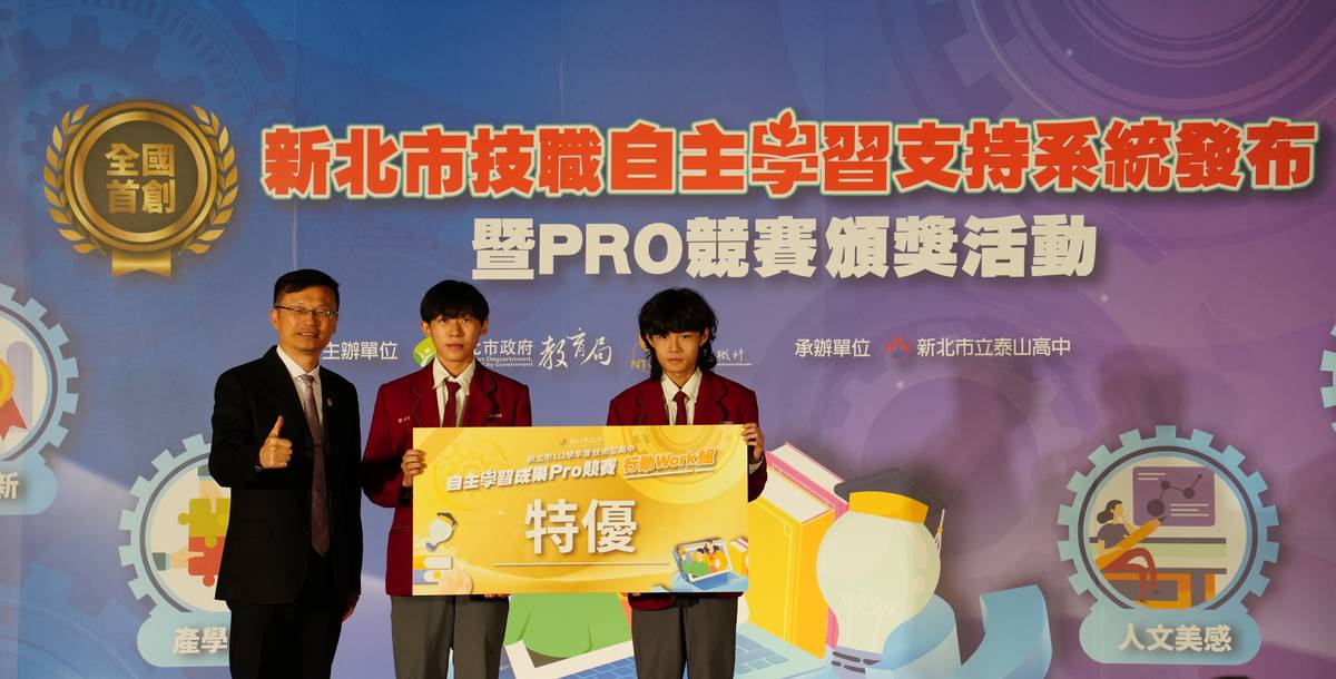 復興商工美工科周暐傑同學(中)錄取國立彰化師範大學美術系