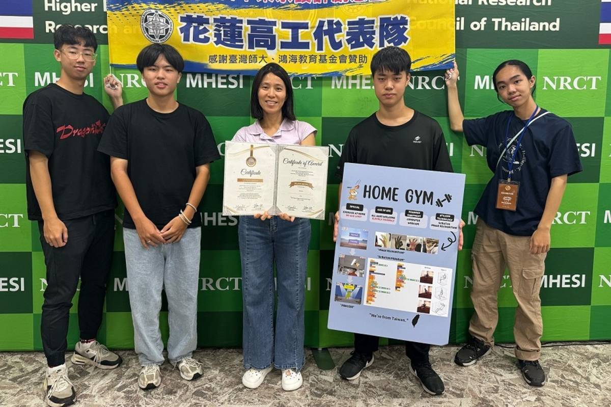 (左起)吳家陞、賴安柏、指導老師王巧雲、張文賓、劉家安