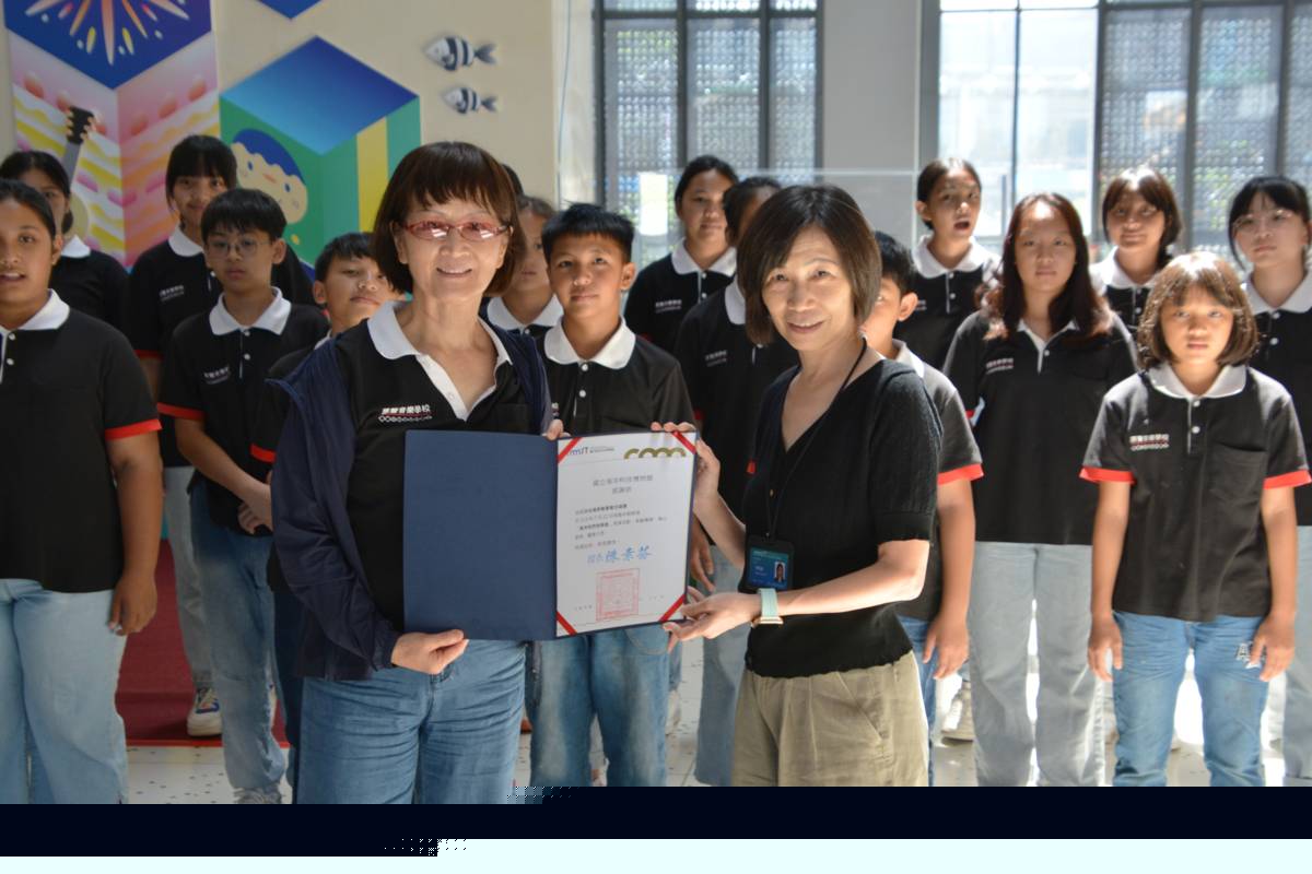 左：原聲國際學院國中小部校長洪春滿。
右：海科館經營管理組主任徐鳳儀。
(海科館提供)