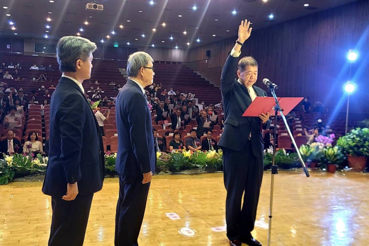 國立嘉義高商孫忠義校長代表宣誓