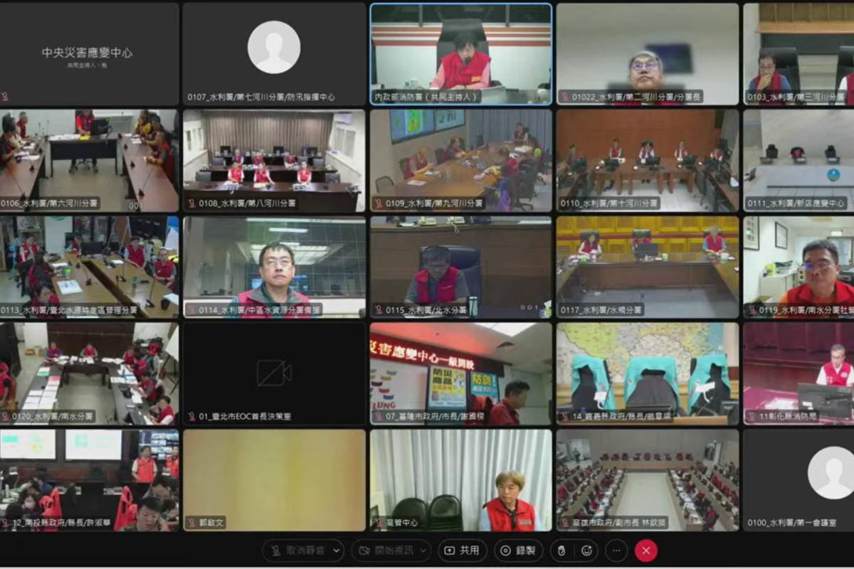 中央災害應變中心指揮官劉世芳與各縣市政府、應變中心各分組視訊會議