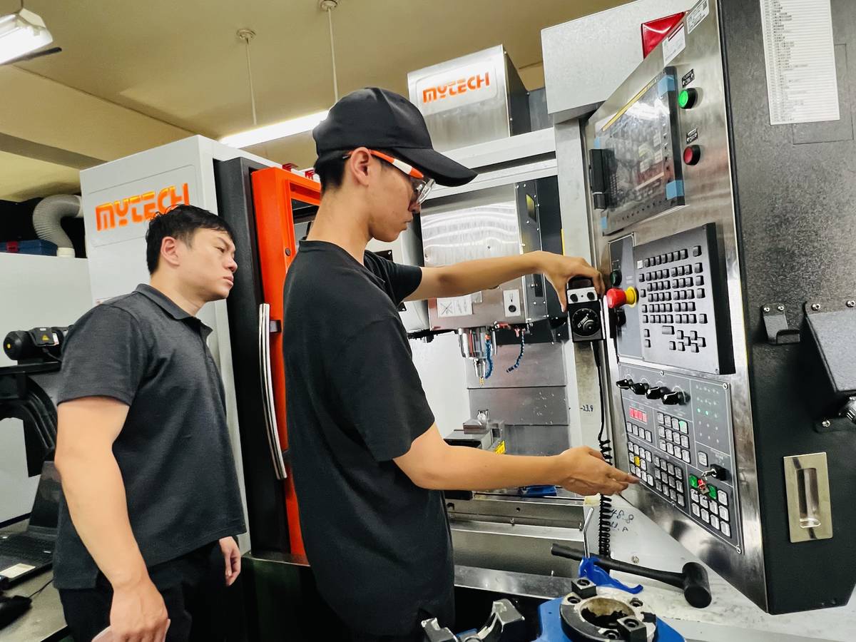 新北高工模具科林港熹同學榮獲模具職種金牌，平日認真練習照