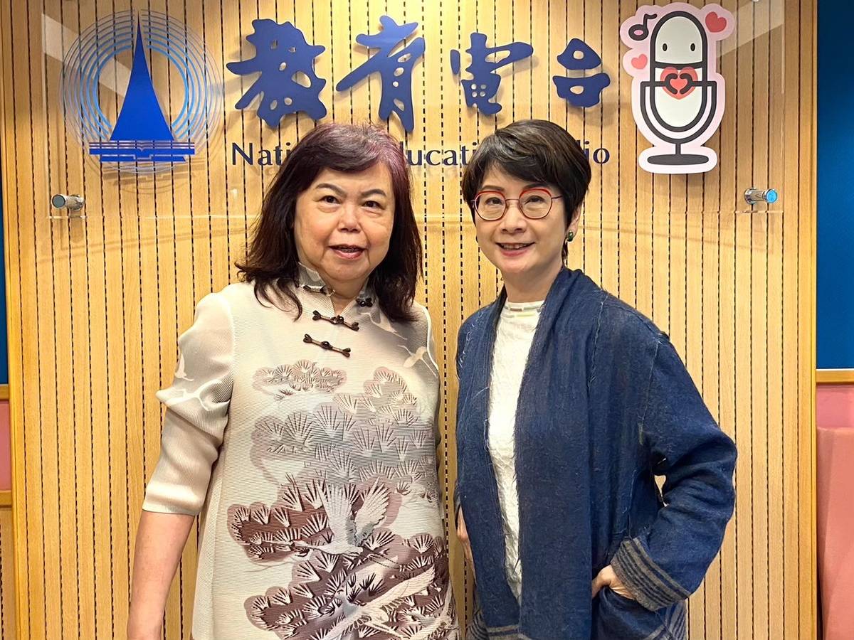 汕頭大學教授楊艾俐(左)