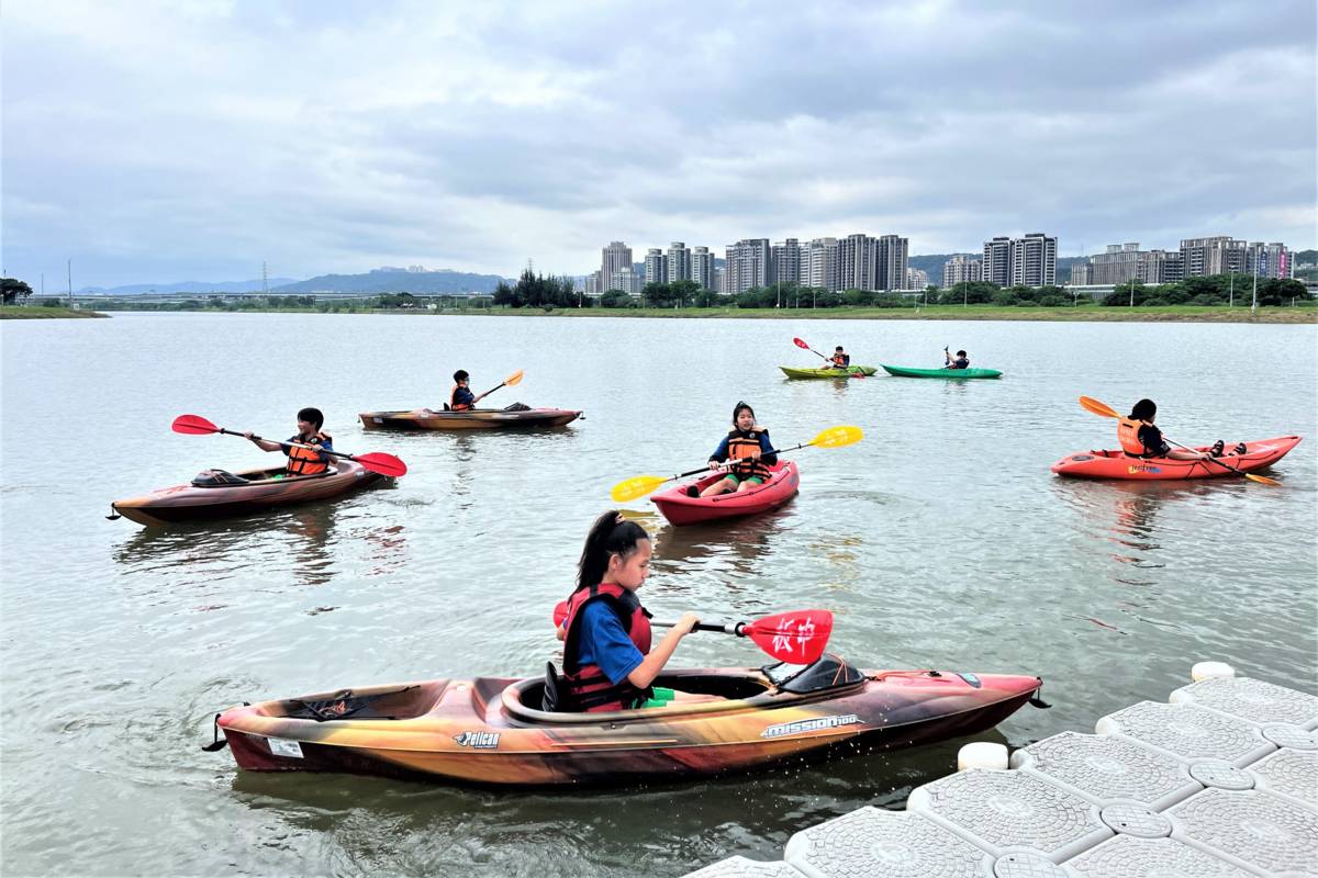 鷺江國中學生實際參與微風運河划行